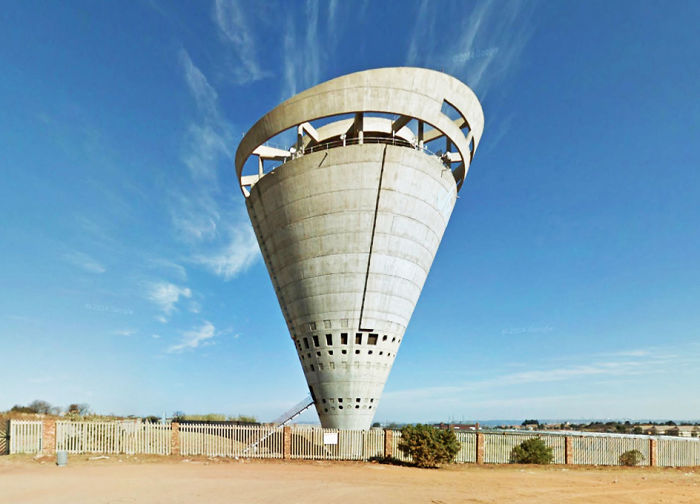 evil-buildings-46-585a773dc8380__700
