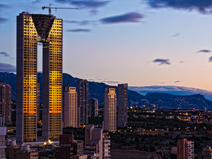 evil-buildings-97-586a6ada39074__700